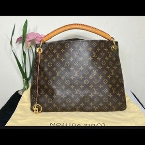 Louis Vuitton Artsy monogram MM